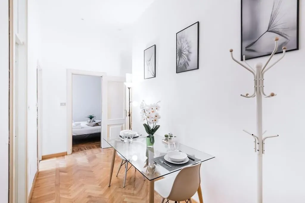 Apartamento Easylife - Elegant Flat In Pta Venezia Milán Italia
